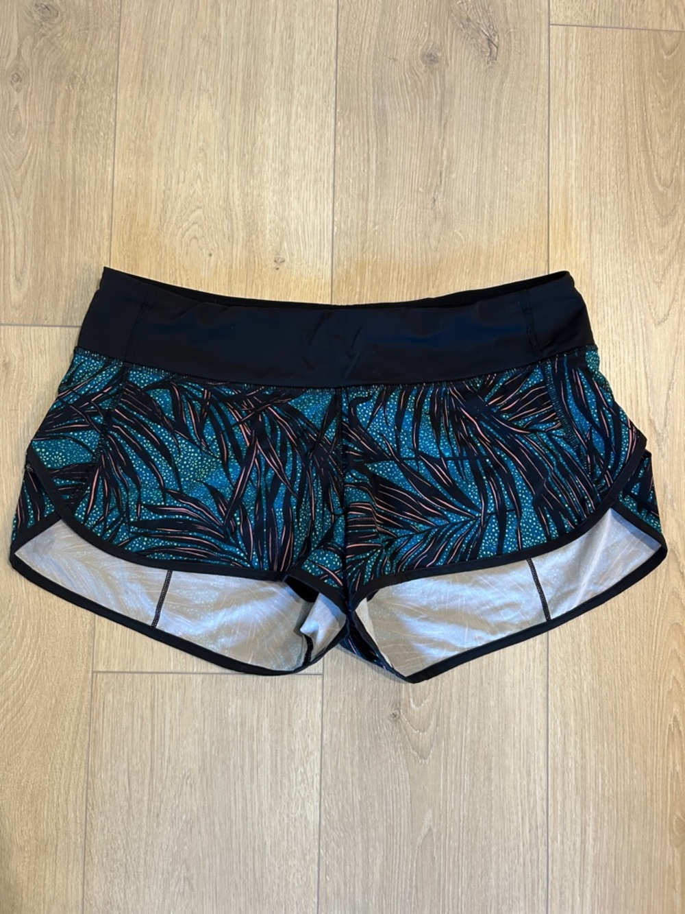 Lululemon Speed Shorts - size 8